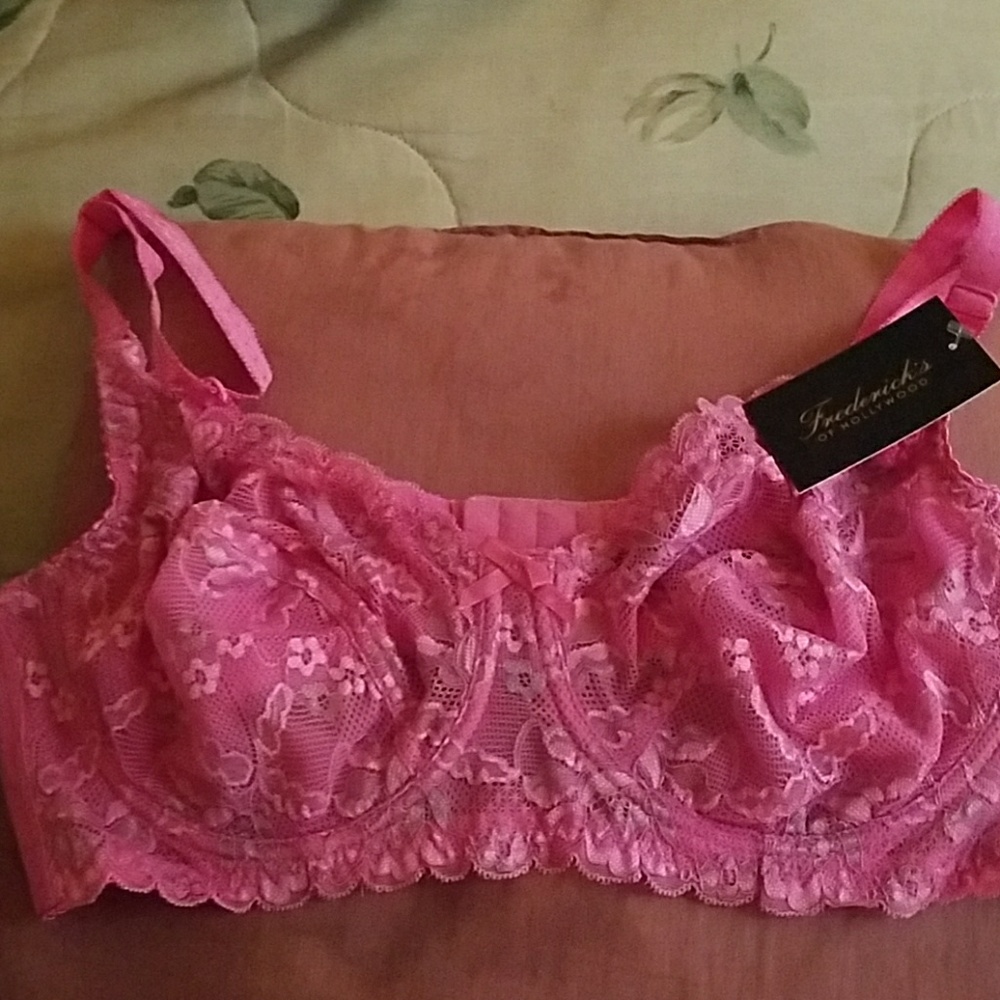 Pink Lace Ladies Bra NWT NEVER WORN BRAND NEW